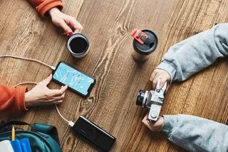 📱 Заряженный телефон или камера