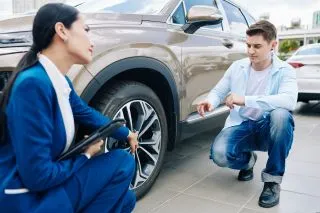 Проверьте автомобиль и зафиксируйте его состояние