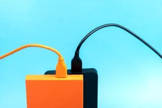 🔋 Телефон и зарядное устройство