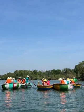 ПРОГУЛКА НА ЛОДКАХ